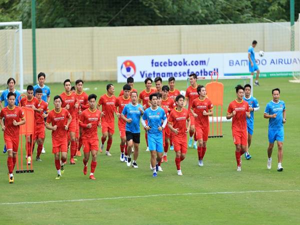 Bóng đá Việt Nam chiều 9/12: Tuyển Việt Nam trở lại tập luyện