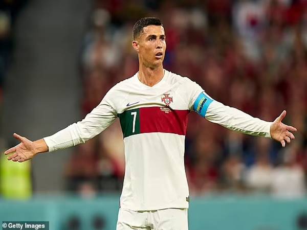 Tin bóng đá trưa 6/12: HLV Bồ Đào Nha nổi giận với Ronaldo