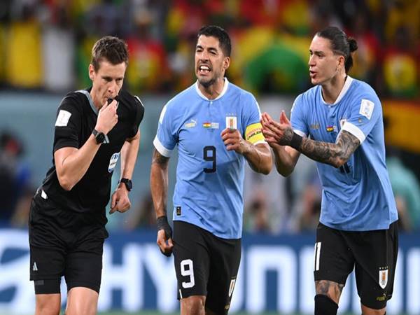 Tin bóng đá trưa 8/12: FIFA loại trọng tài cầm còi trận Uruguay vs Ghana