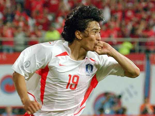 Huyền thoại bóng đá Hàn Quốc - Ahn Jung-Hwan