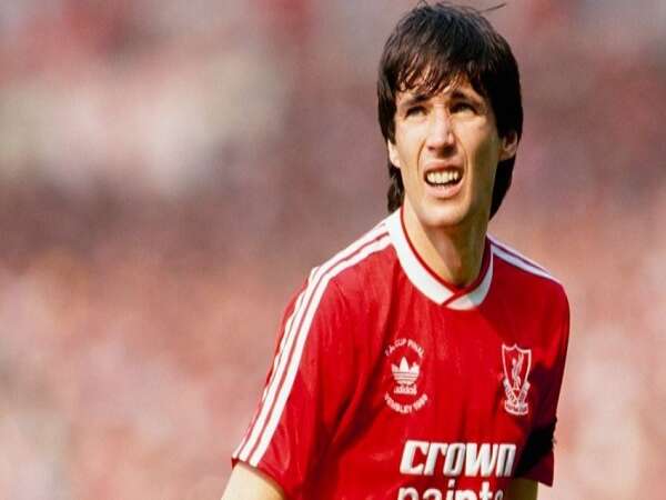 Hậu vệ Alan Hansen